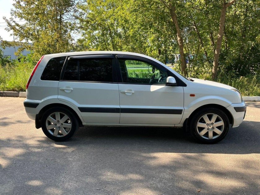 Форд Фьюжн серебристый