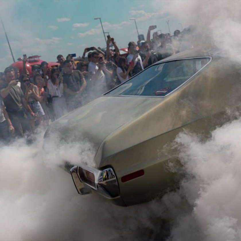 Dodge challenger burnout