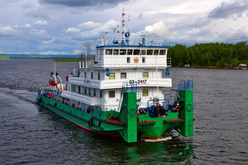 Теплоход буксир-толкач