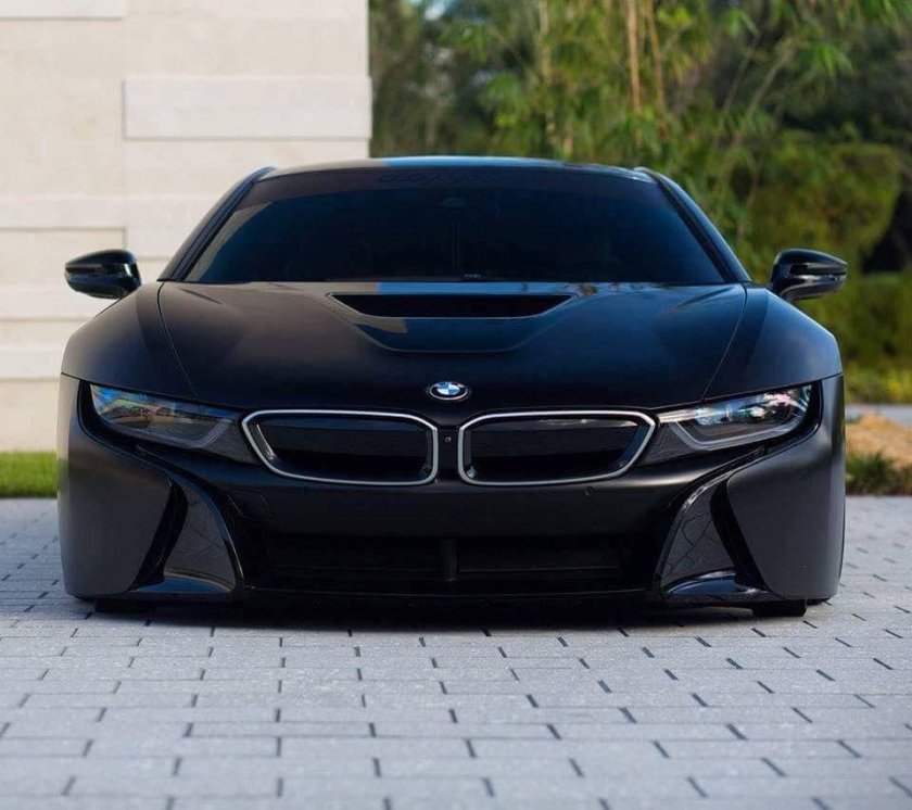 BMW i8 черная