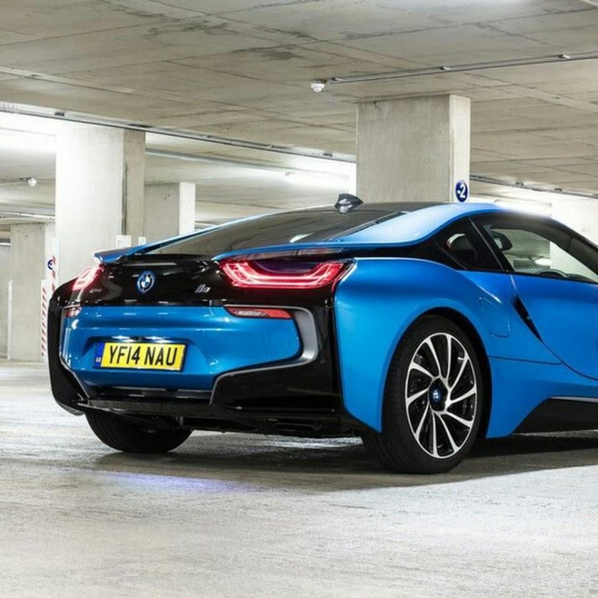 Bmw i8 синяя