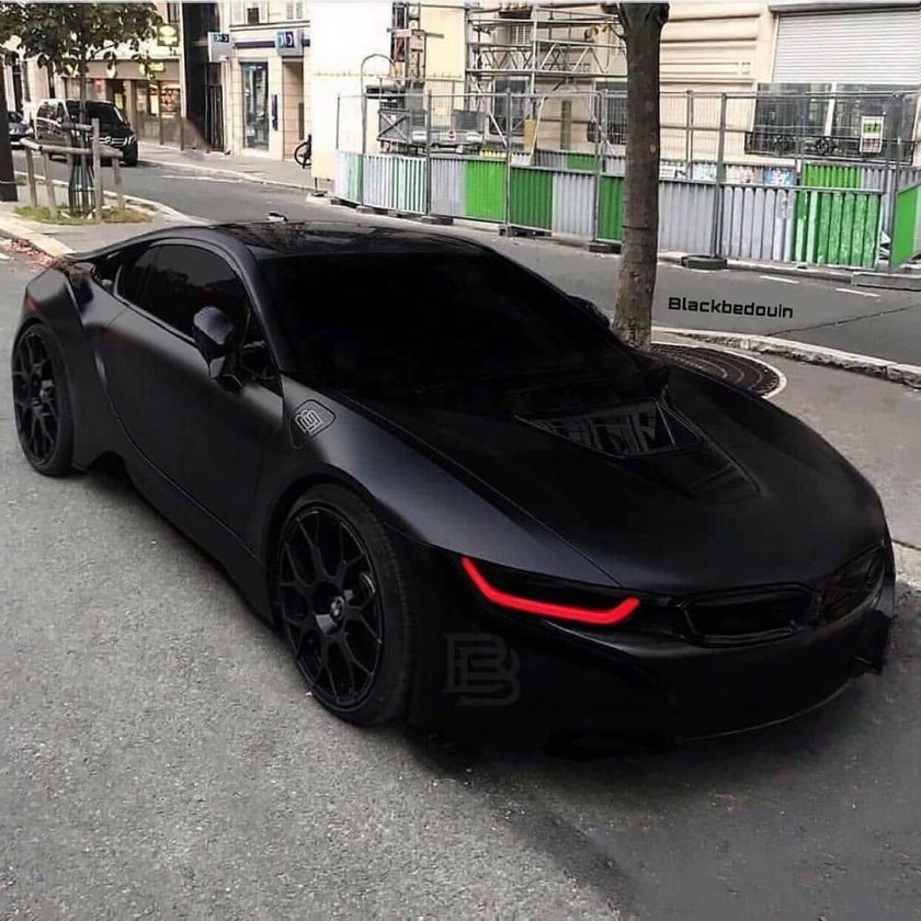 BMW i8 черная
