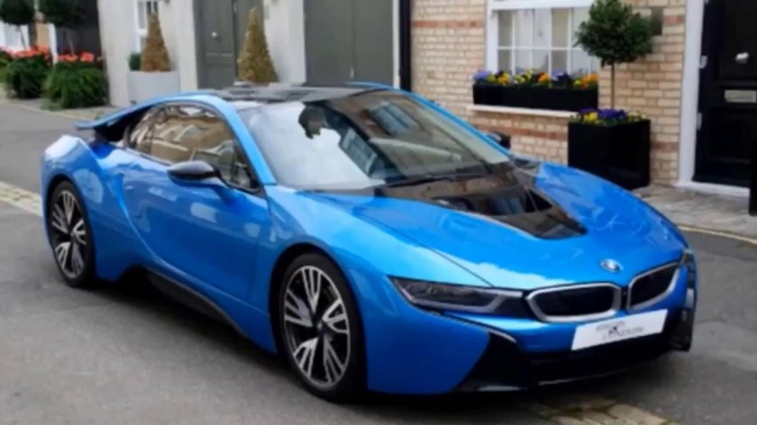 BMW i8 синяя