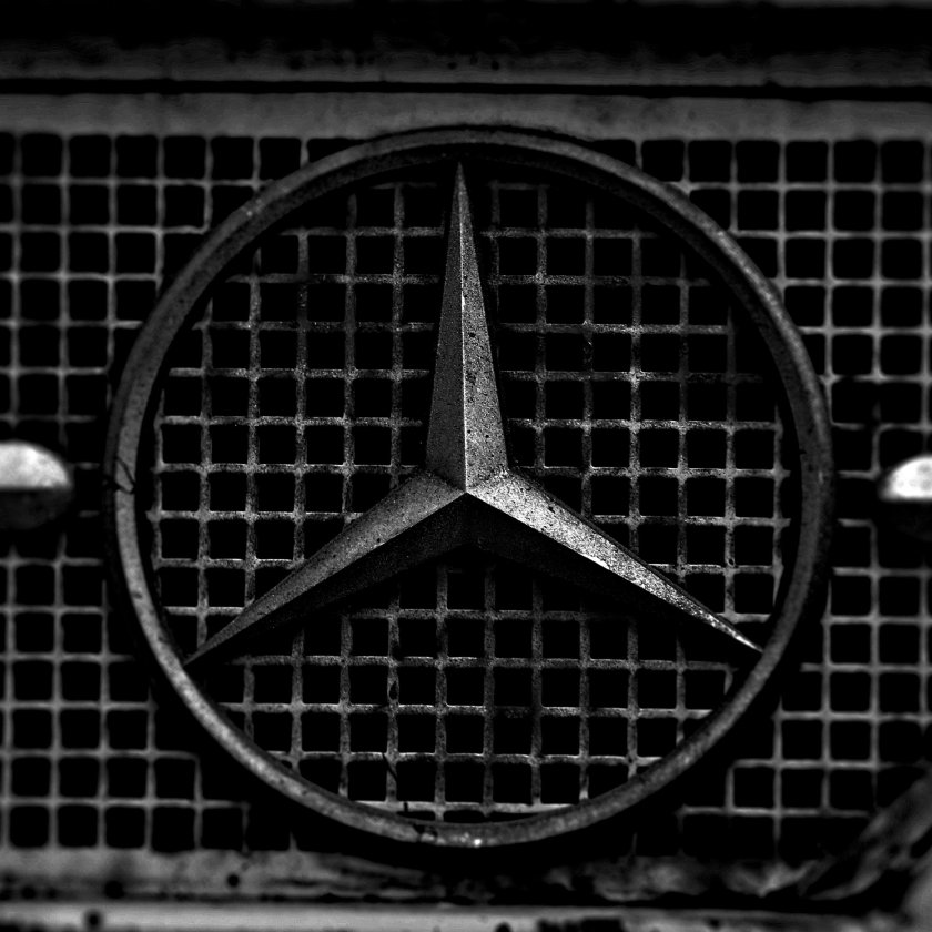 Mercedes benz logo