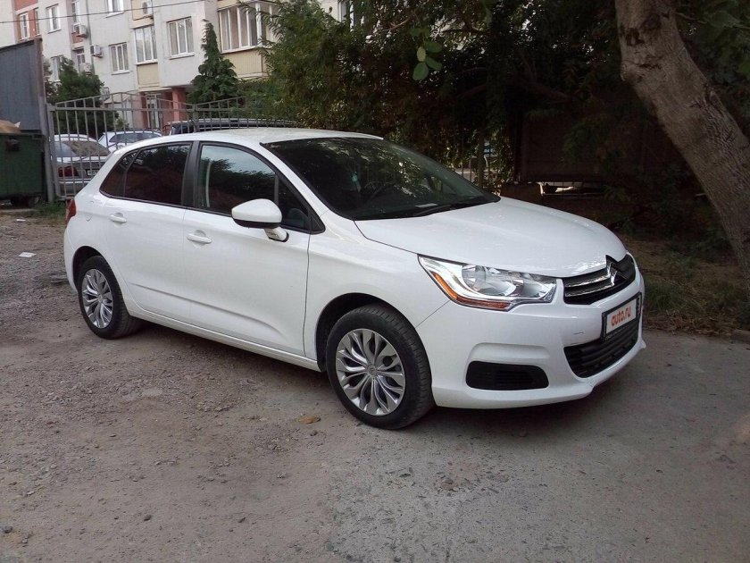 Citroen c4 белый хэтчбек