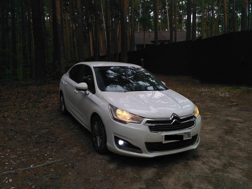 Citroen c4 2014 седан белый