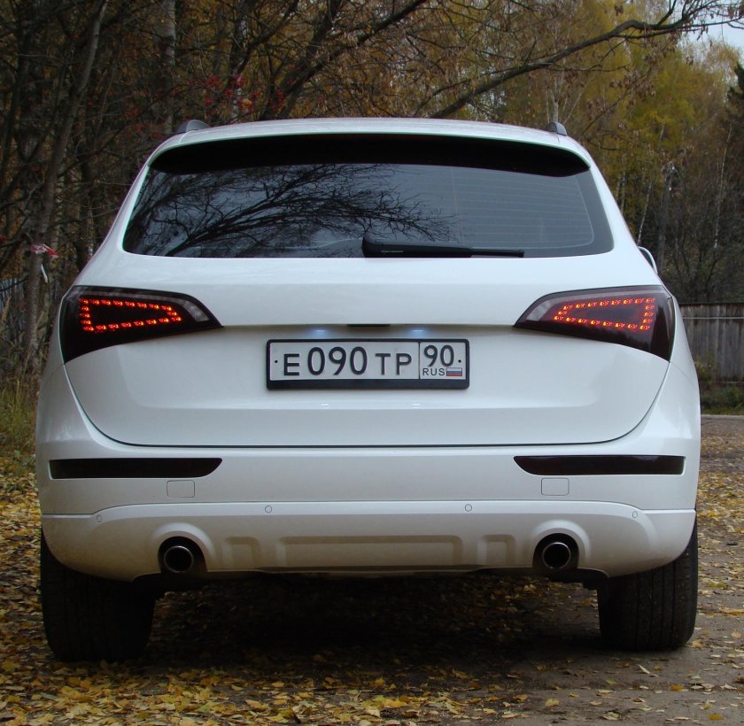 Audi q5 белая сзади