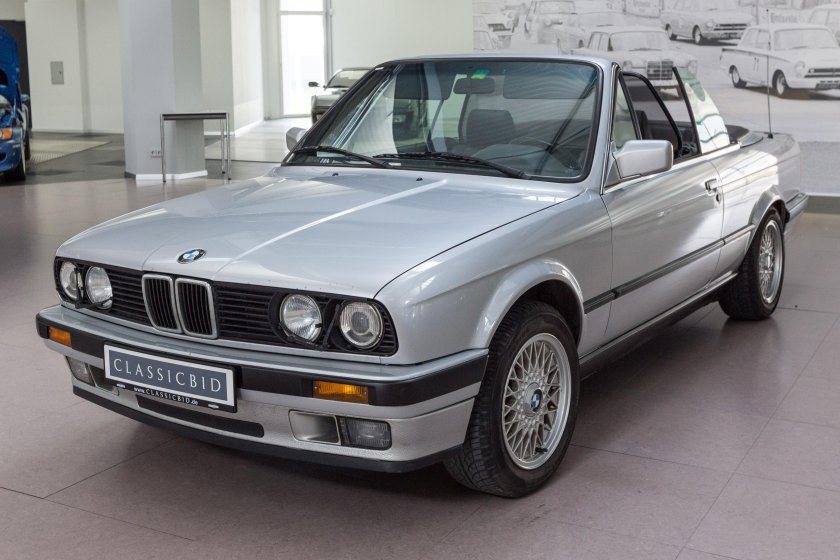 BMW 320 e30