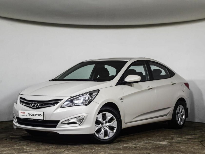 Бежевый Хендай Солярис 2015 года