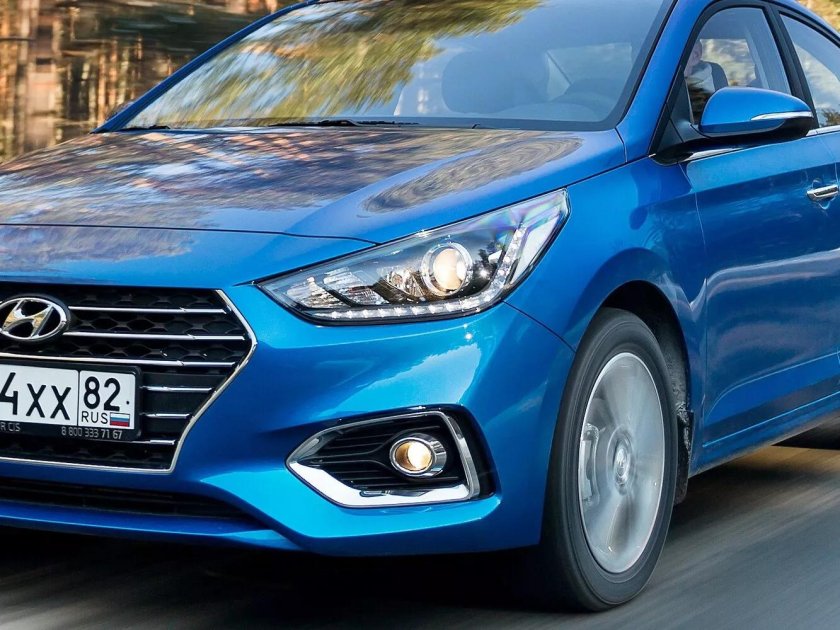 Голубая машина Хендай Солярис 2017