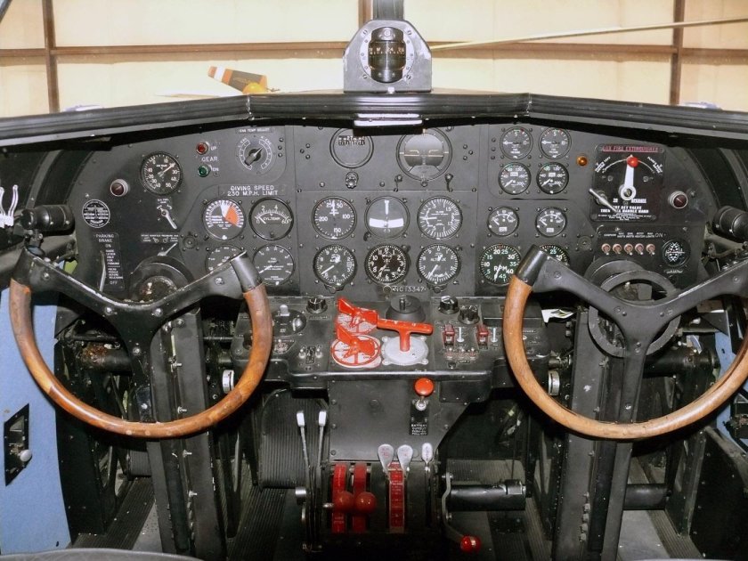 Boeing 247d Cockpit