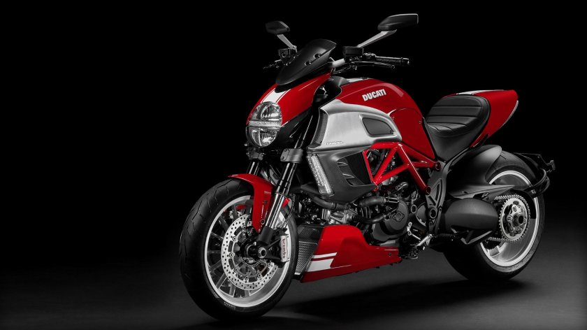Ducati Diavel Red