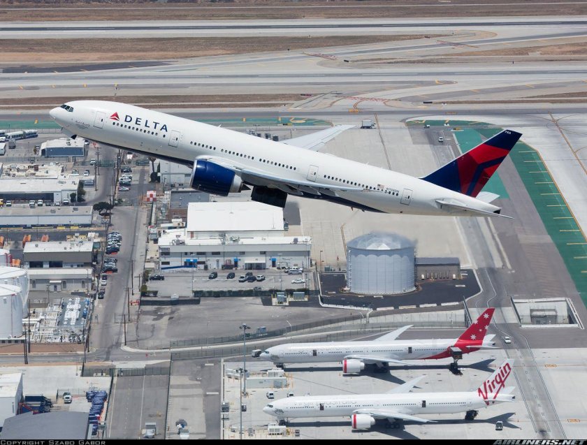 Delta Airlines Боинг 777