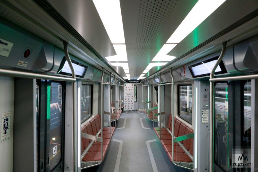 Вагон метро Балтиец внутри