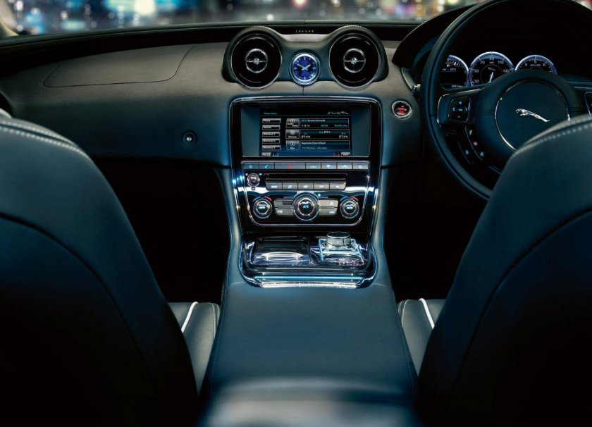 Jaguar XJ 2010 Interior