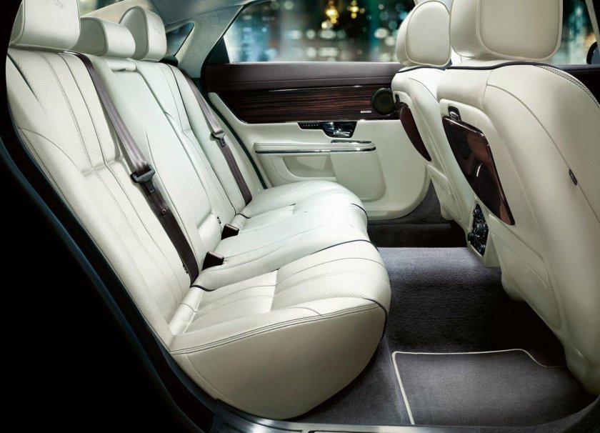 Jaguar XJ салон сзади