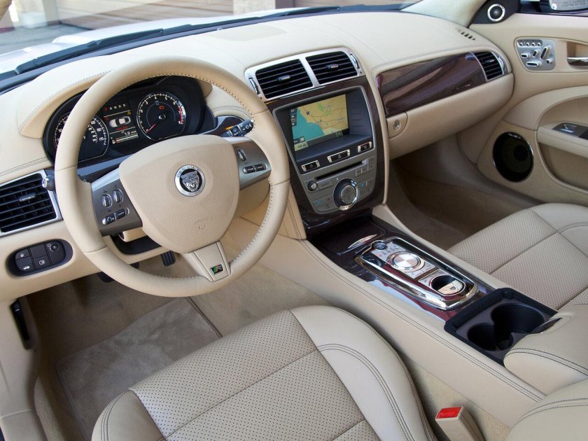 Jaguar XKR 2008 салон