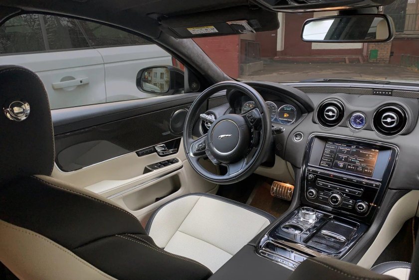 Jaguar XJ 2011 салон