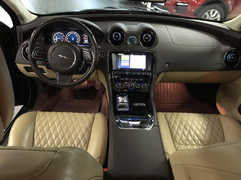 Jaguar XJ 2016 салон