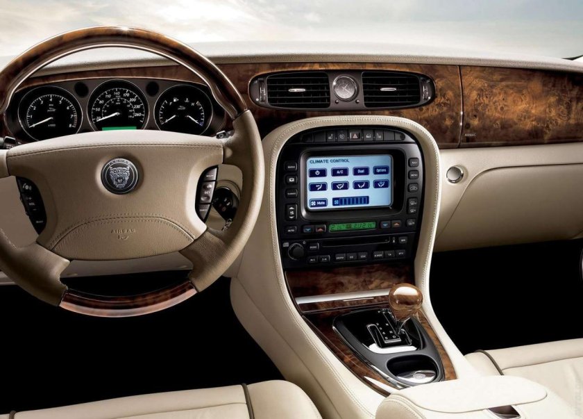 Jaguar XJ 2006 салон