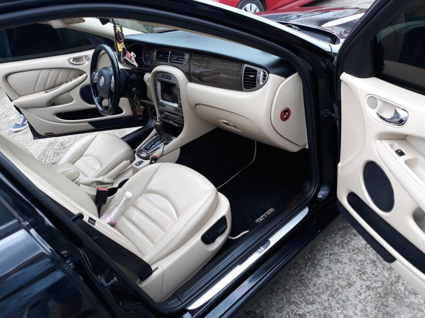 Jaguar XJ 2008 салон
