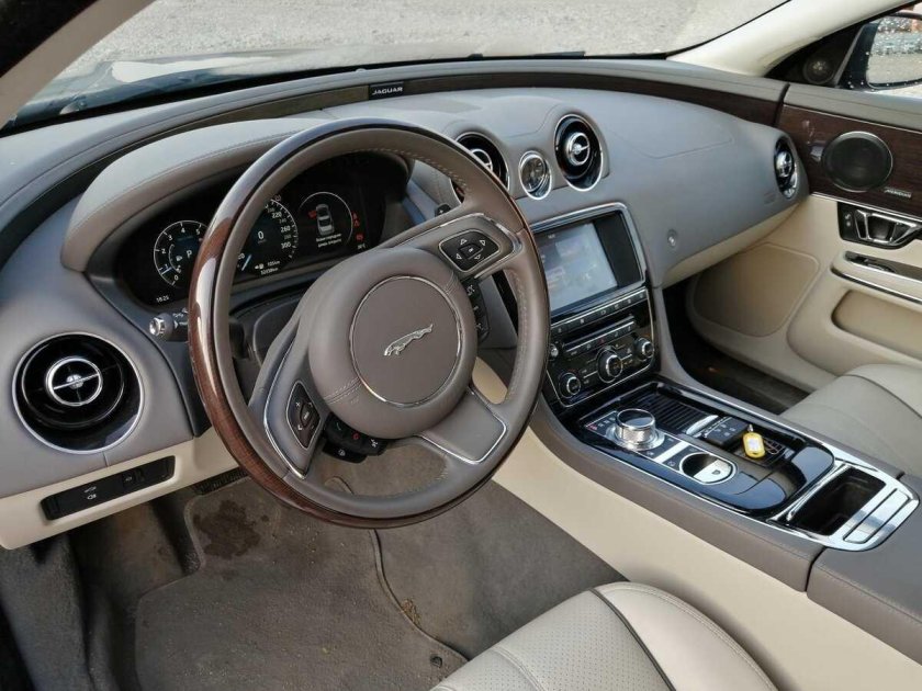 Jaguar XJ x351 салон