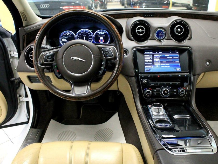 Jaguar XJ x351 салон