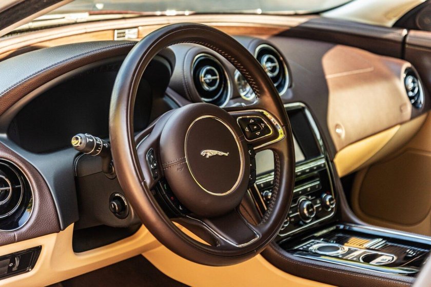 Ягуар XJ 2022 салон