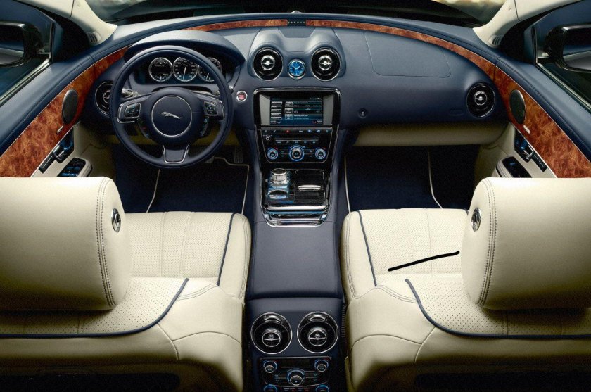 Jaguar XJ 2011 салон