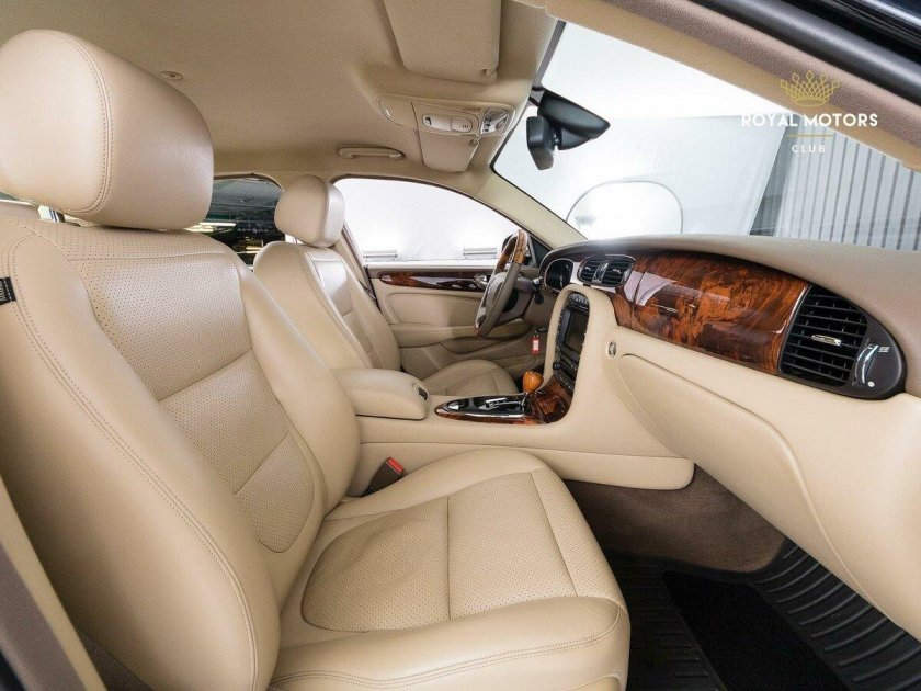 Jaguar XJ 2008 салон
