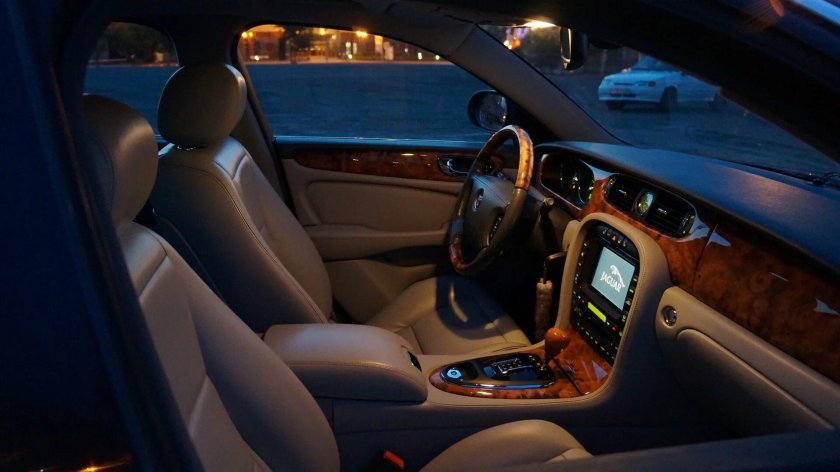 Jaguar XJ 2004 салон