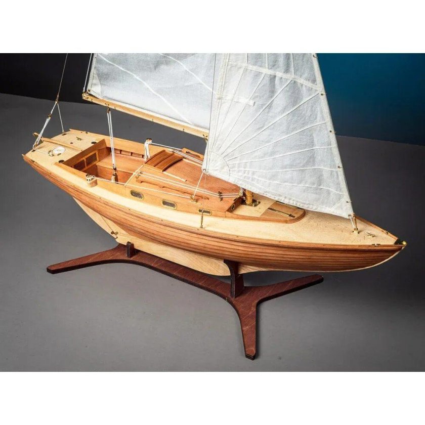 Яхта вельбот парусная