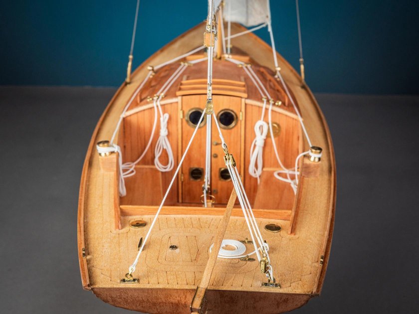 Модель яхты endeavour