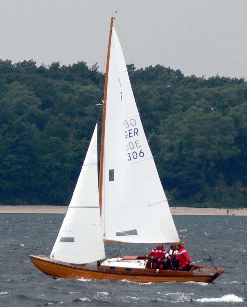 Парусная яхта Фолькбот