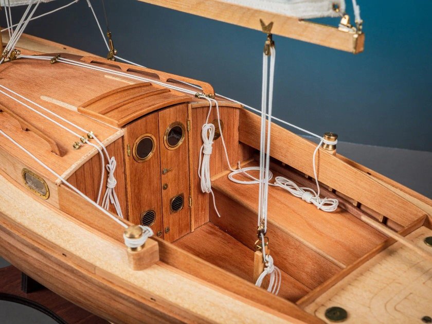 Деревянная яхта