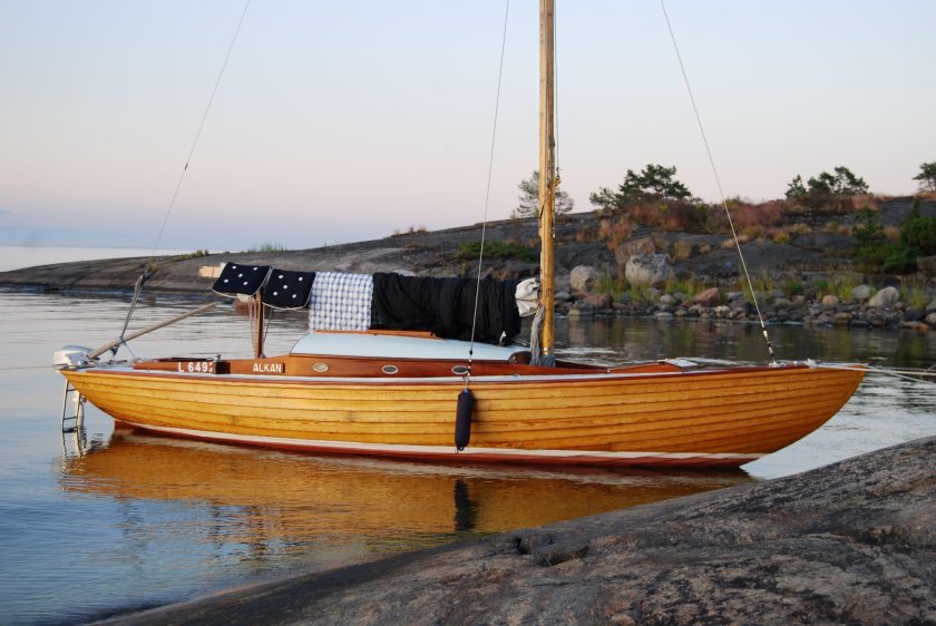 Парусная яхта Фолькбот