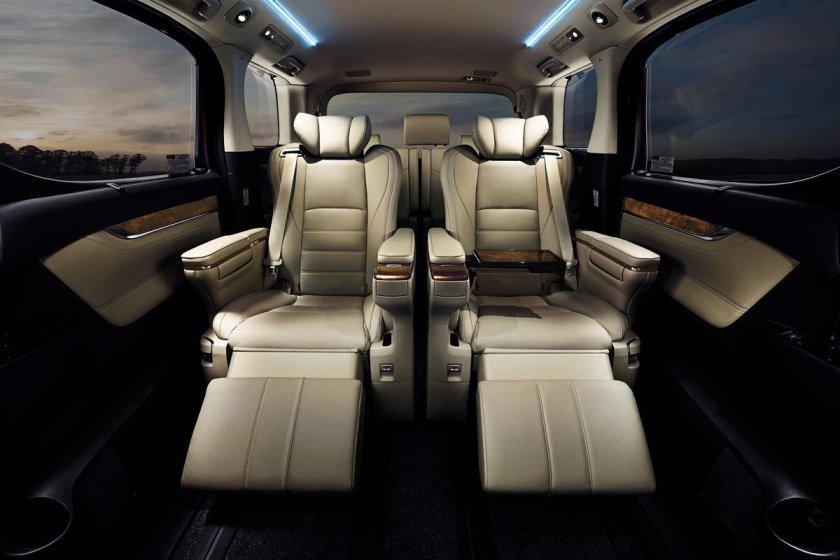 Тойота Alphard 2021