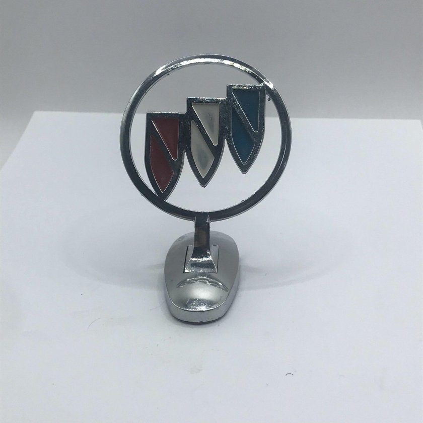 Эмблема на капот