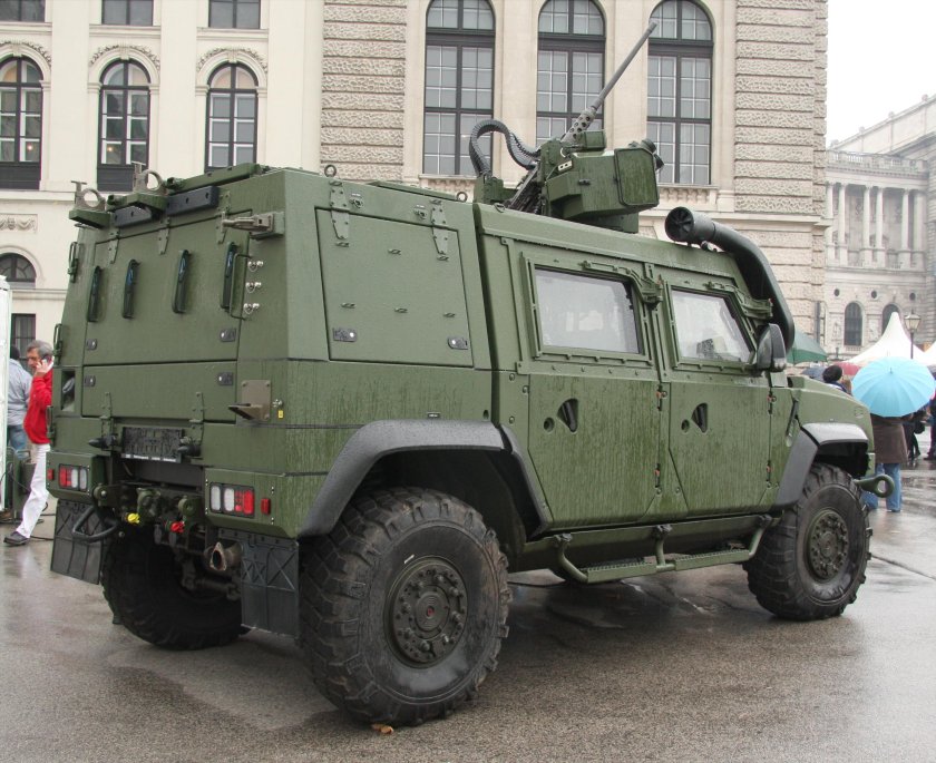 Бронеавтомобиль Iveco LMV