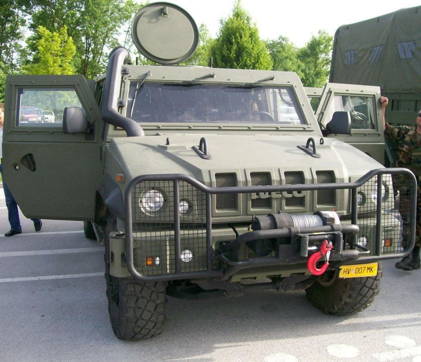 Бронеавтомобиль Iveco LMV