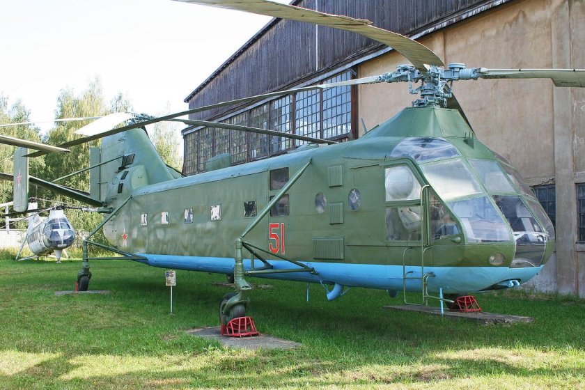 Як 24 и Чинук