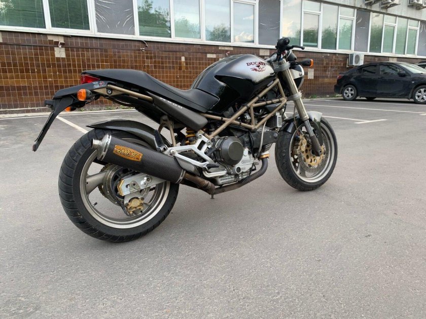 Ducati monster 900