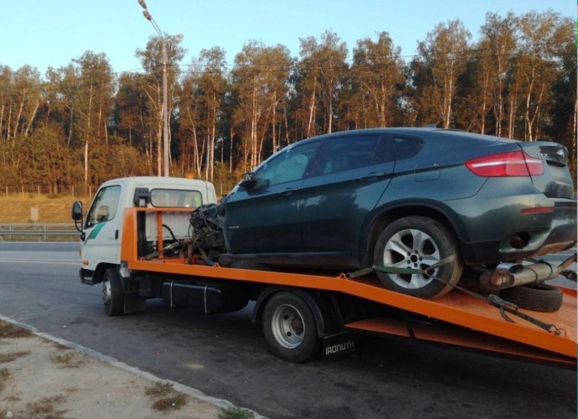 Погрузка автомобиля на эвакуатор