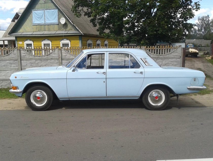 Волга ГАЗ 24 сбоку