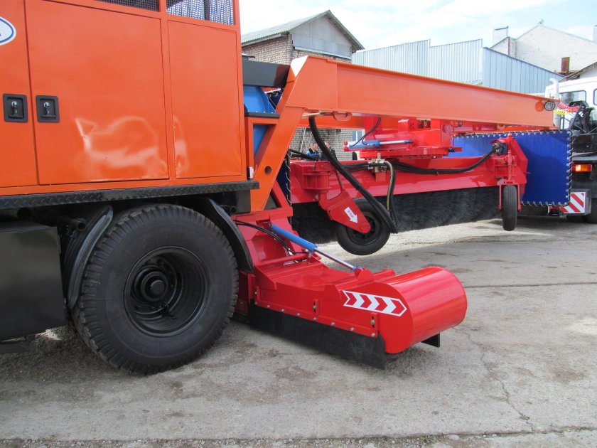 БС-4000 Аэродромная снегоуборочная