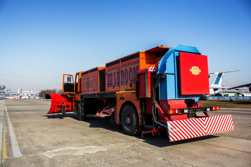 БС-4000 Аэродромная снегоуборочная