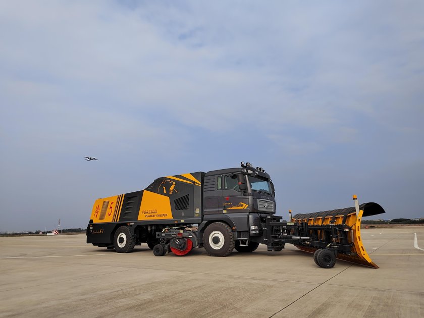 Аэродромная плужно-щеточно-продувочная машина schmidt cjs-914