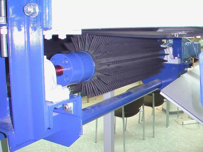 Щетка т8 с электродвигателем для очистки конвейерной ленты