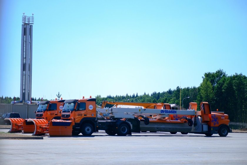 БС 4000 Аэродромный снегоуборщик