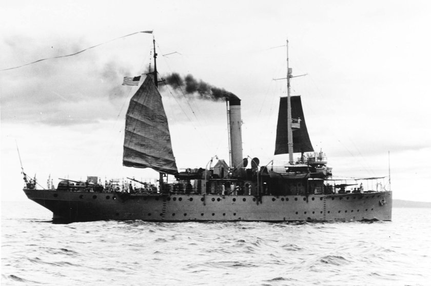 Минный крейсер Капрера итальянский